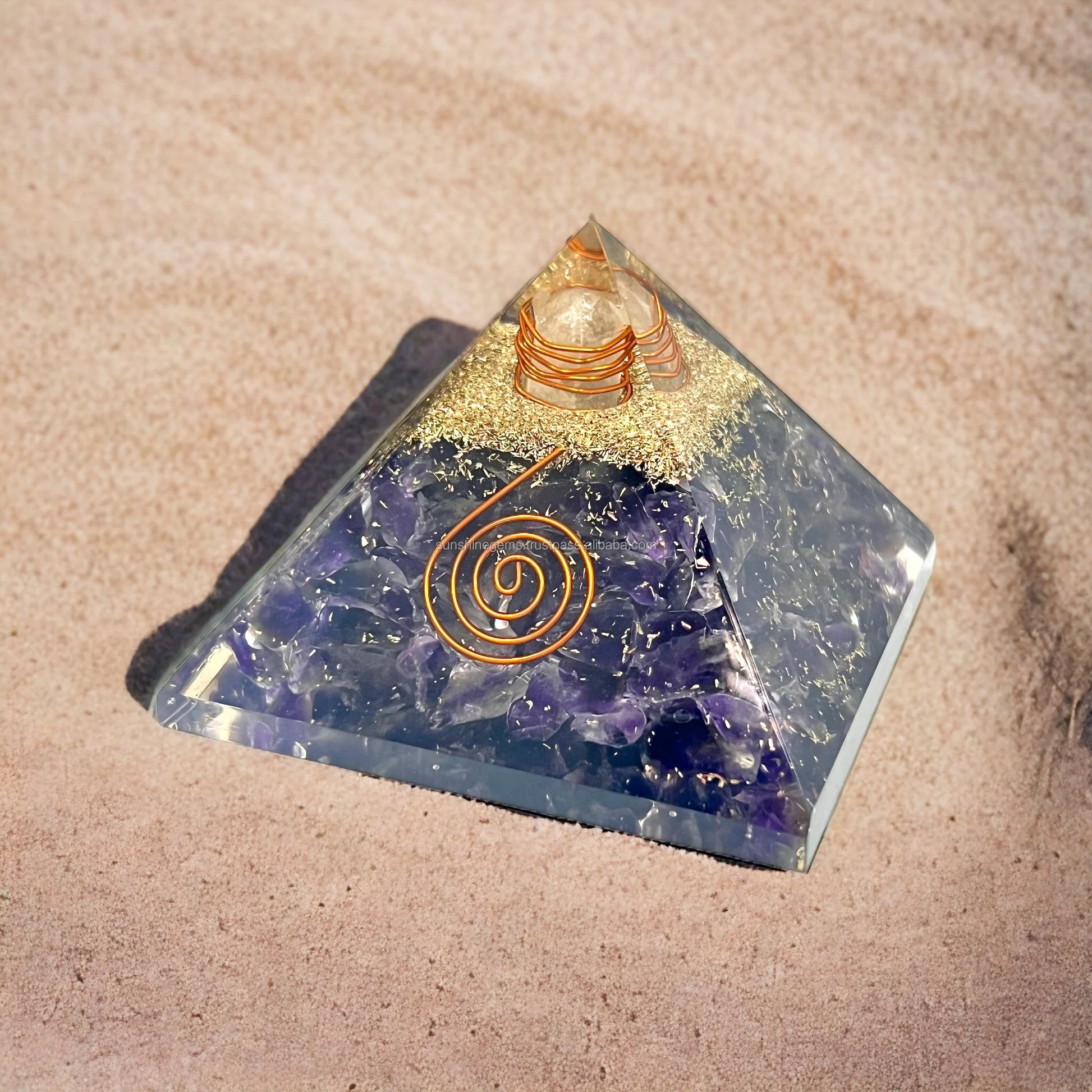 Pyramide d'Orgonite Améthyste